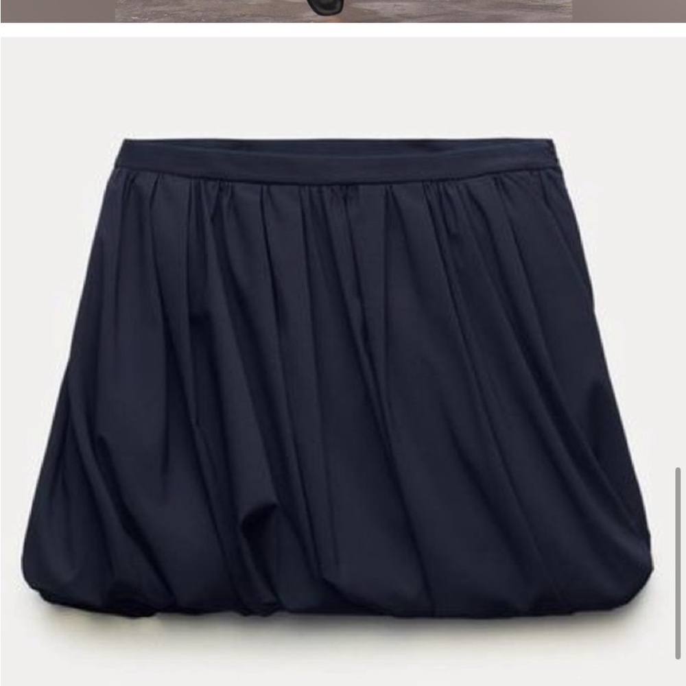 VIRAL NEW Zara blogger fav Mini balloon Skirt size XS
🚨NO DISCOUNT ON THIS SKIRT - Picture 11 of 12